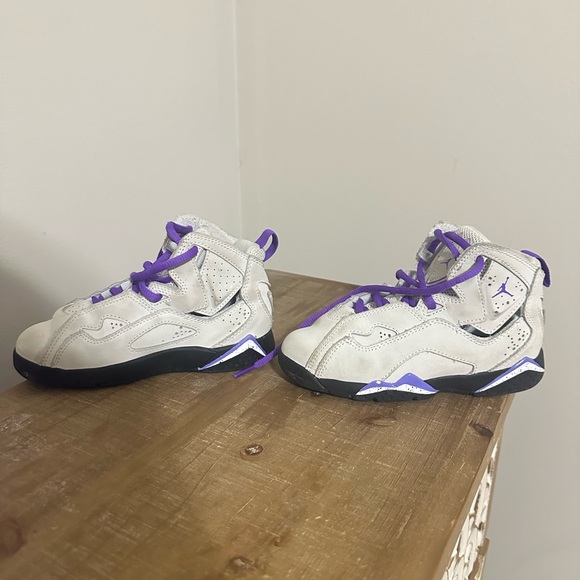 Jordan True Flight Shoes - Picture 2 of 5